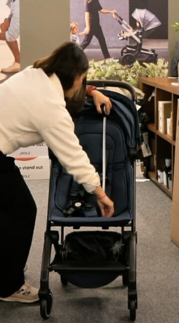 A altura das costas do Joolz Aer+ é de 54cm, fazendo deste o maios assento dos carrinhos de bebe ultra compactos