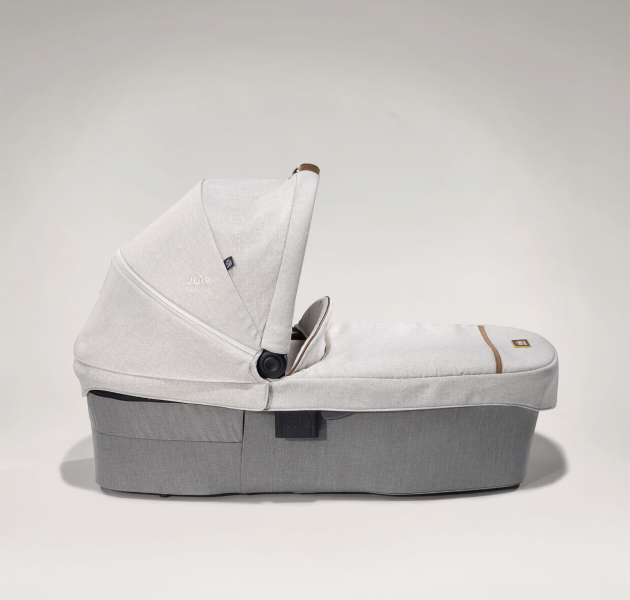 p2-joie-signature-carrycot-ramblexl-oyster-right-profile