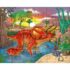 Puzzle Haba de Dinossauros apresenta dinossauros coloridos, com destaque para um Tricerátopo vermelho, em um cenário vibrante ao pôr do sol.